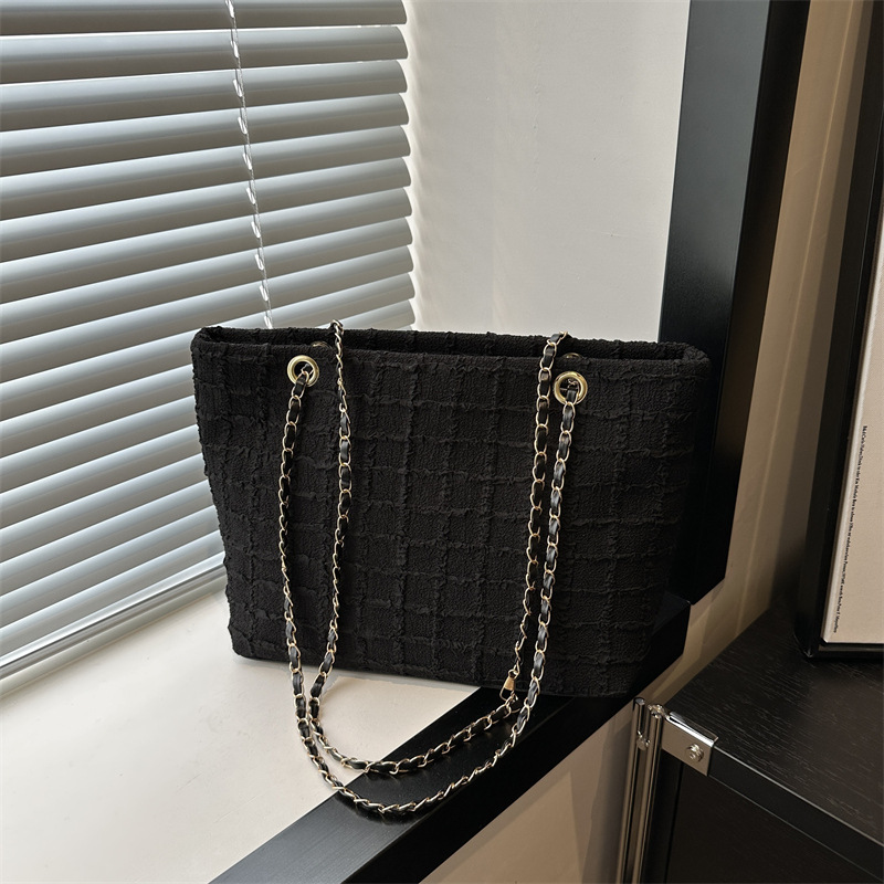Schultertasche für Damen ⎜ Elegante Handtasche mit Kettenriemen und großem Stauraum für Alltag und Büro