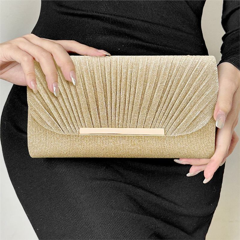 Glamouröse Clutch für Damen ⎜ Elegante Abendtasche mit edlem Falten-Design und goldfarbenem Akzent