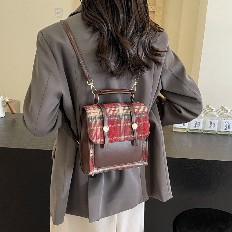 Damen Rucksack im Retro-Stil ⎜ Karierter Tagesrucksack mit großem Stauraum für Alltag und Reisen
