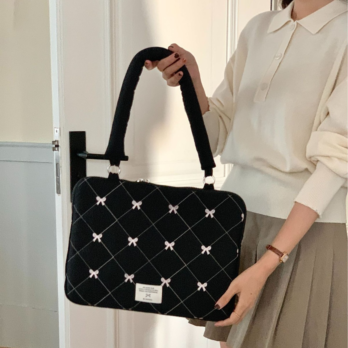 Laptop Tasche für Damen ⎜ Gepolstert und stilvoll mit Griff für Alltag und Büro