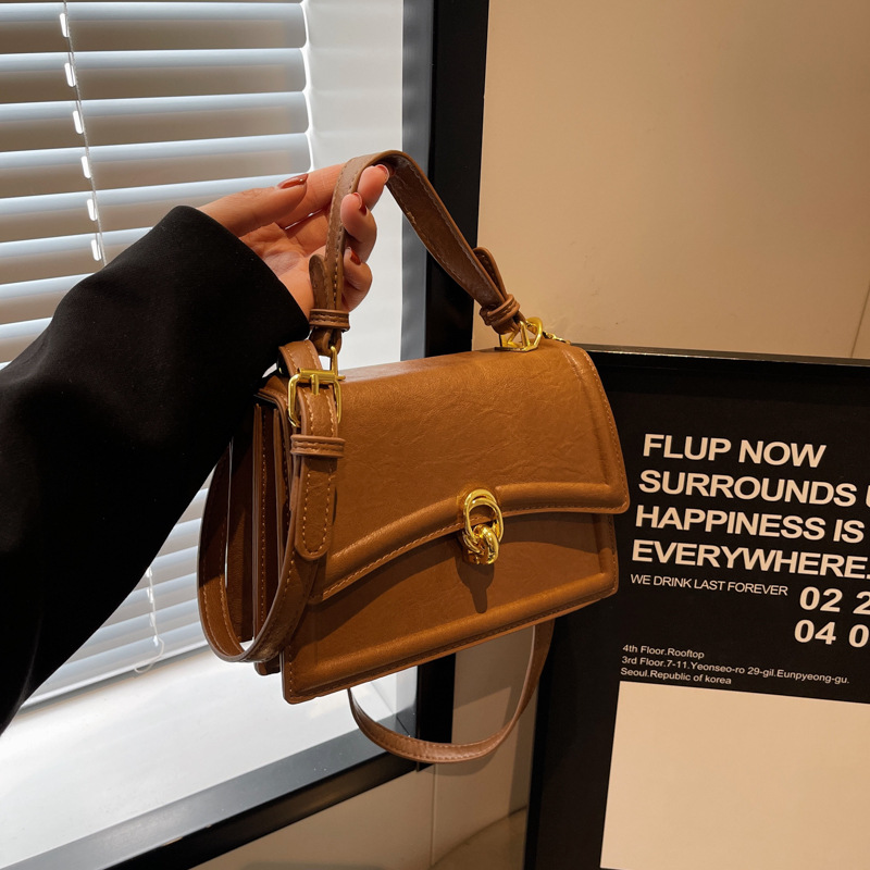 Kleine Umhängetasche mit Schnalle ⎜ Quadratische Schultertasche für Damen mit Kurzgriff und Verstellbarem Riemen