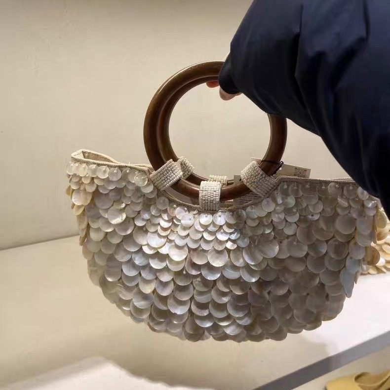 Handtasche aus Muscheln ⎜ Elegante Damen Tasche mit Holzgriffen und handgefertigten Details