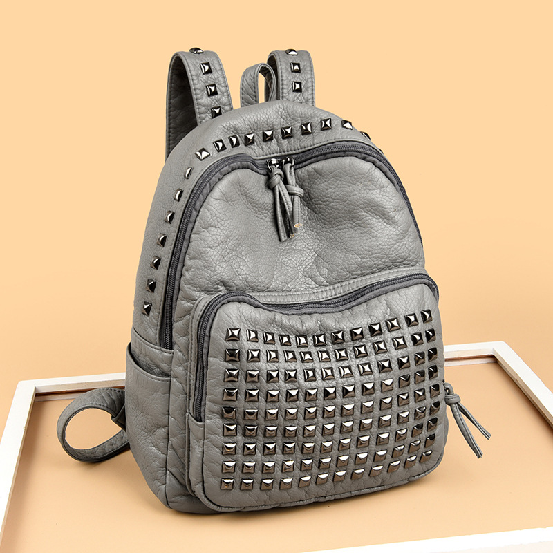 Damen Rucksack mit Nieten ⎜ Robuster Cityrucksack aus Kunstleder mit großer Kapazität für Reisen und Alltag