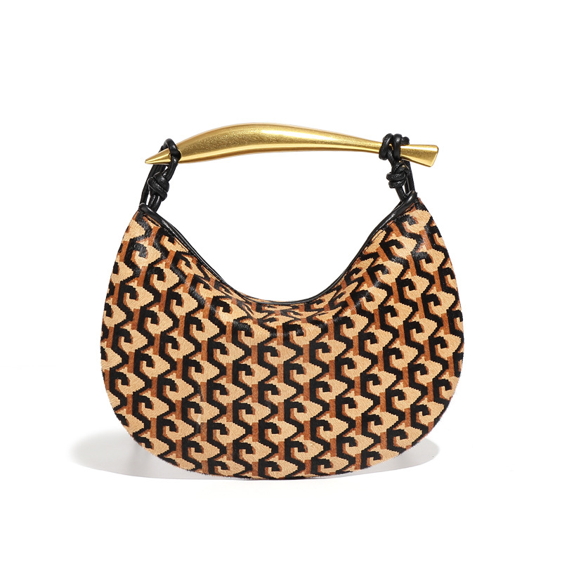 Schultertasche für Damen ⎜ Stylische Halbmondtasche mit goldfarbenem Griff und auffälligem Fellmuster für besondere Looks