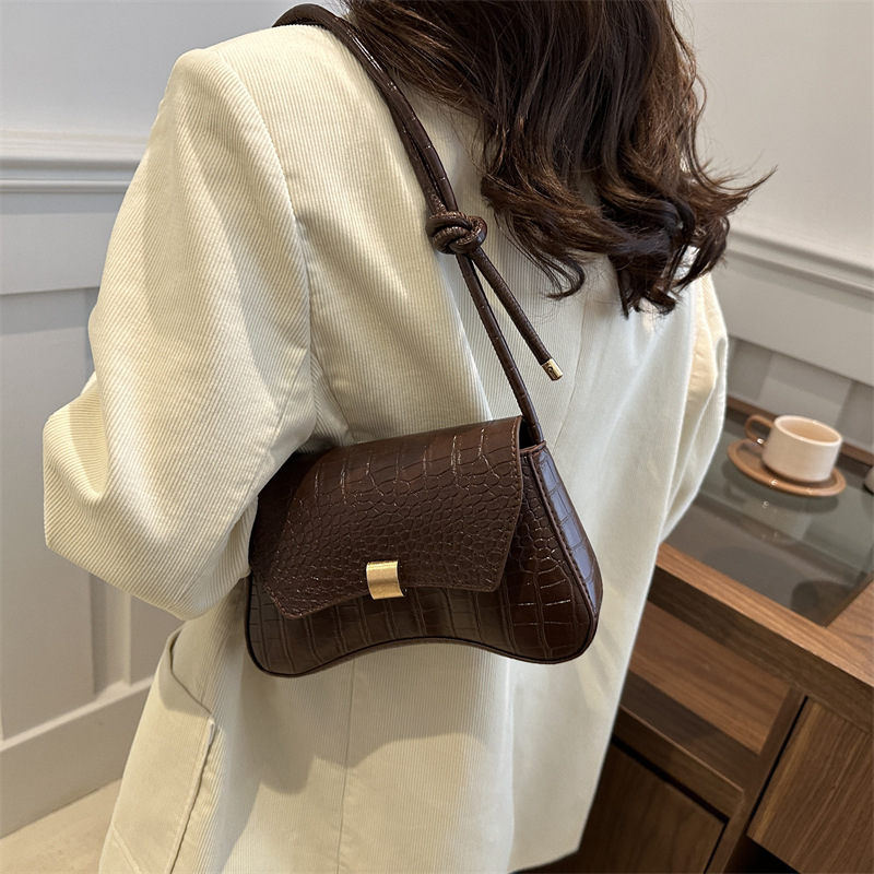 Schultertasche für Damen ⎜ Kleine Handtasche in Kroko-Optik mit Drehverschluss und elegantem Retro-Design
