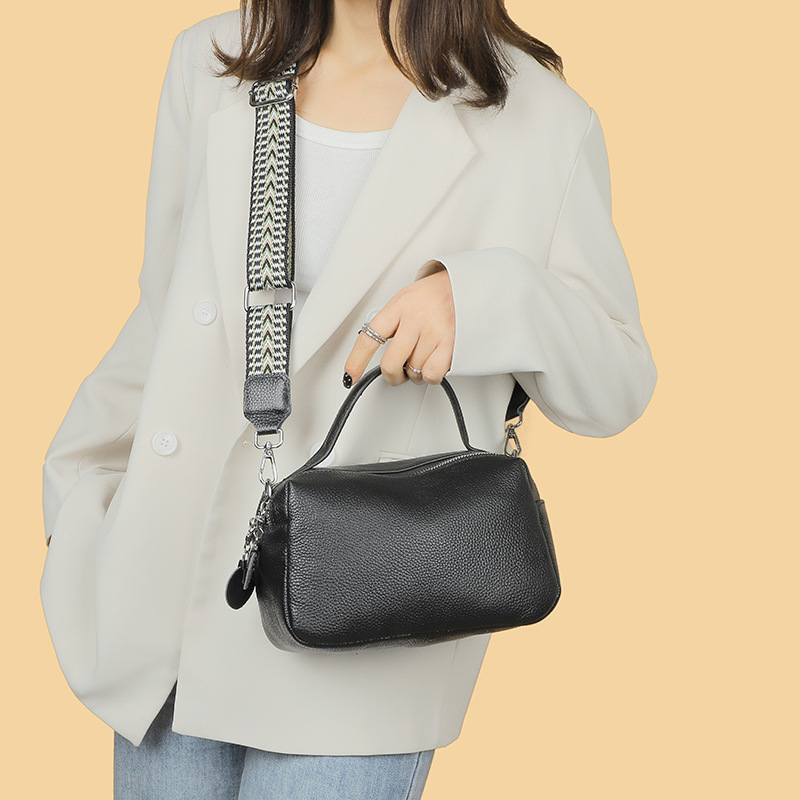 Schultertasche für Damen ⎜ Klassische Lederhandtasche mit Doppelreißverschluss und breitem Riemen für hohen Tragekomfort