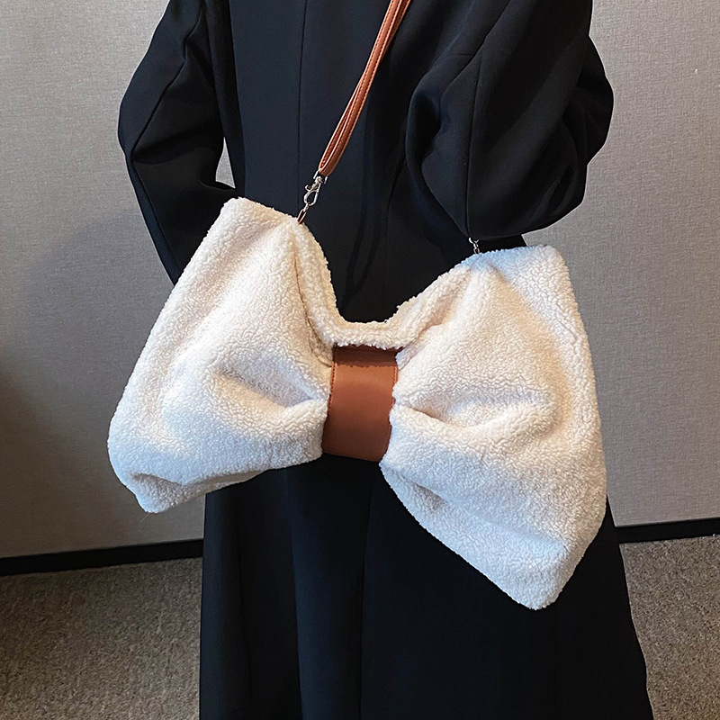 Umhängetasche für Damen ⎜ Modische Tasche mit Schleifen-Design und verstellbarem Trageriemen
