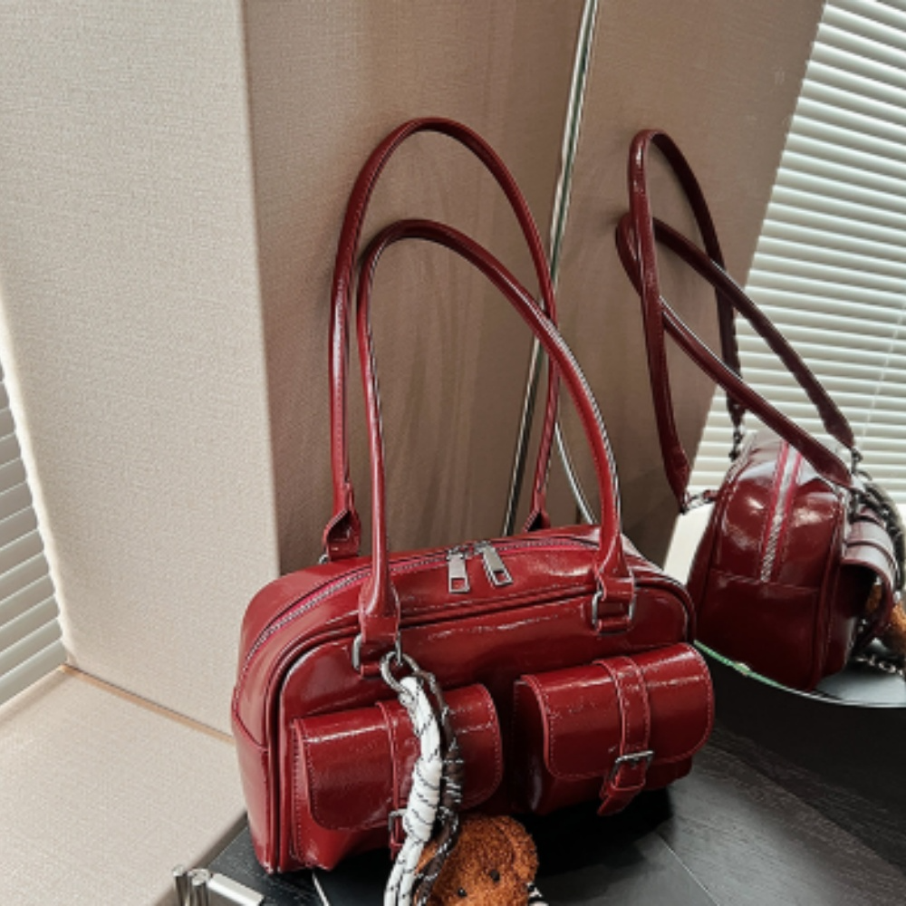 Schultertasche für Damen ⎜ Große Handtasche im modernen Design mit niedlichem Teddy-Anhänger
