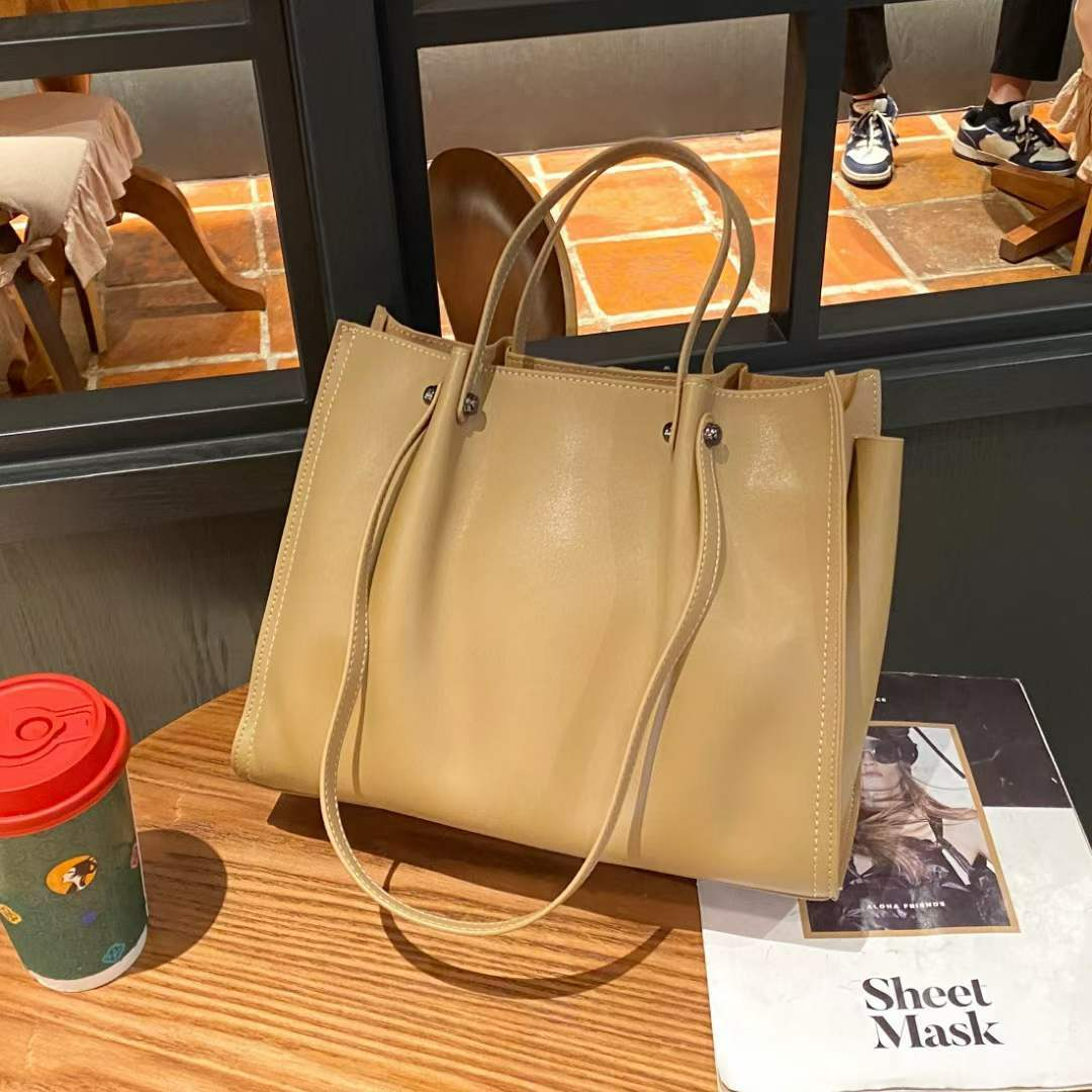 Große Damen Schultertasche ⎜ Elegante Ledertasche mit viel Stauraum für Alltag und Büro