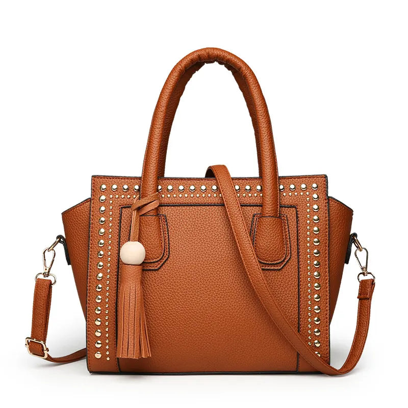 Handtasche für Damen ⎜ Geräumige Tragetasche im Doctor-Bag-Stil mit Nieten und Quaste für Alltag und Büro