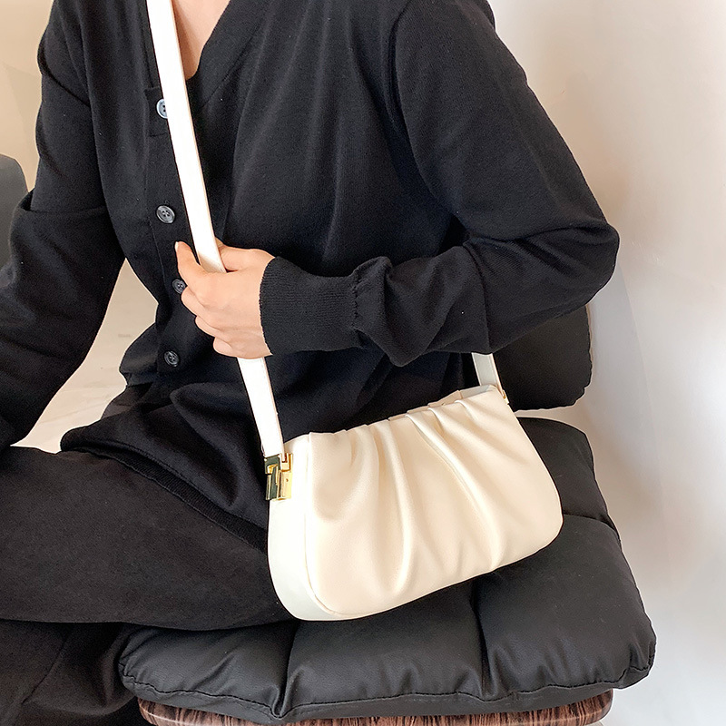 Schultertasche für Damen ⎜ Falten-Design Umhängetasche in Wolkenform für stilvolle Outfits und Alltag