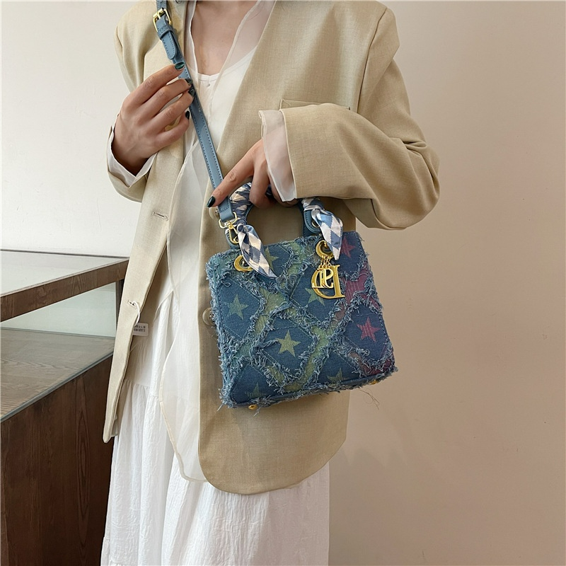 Handtasche für Damen ⎜ Modische Denim-Tasche mit Sternenmuster und Schulterriemen für Alltag und Freizeit