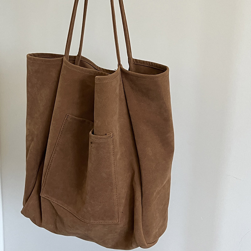 Schlichte Schultertasche für Damen ⎜ Große Suede Tasche mit Praktischen Trägern und Modischem Design