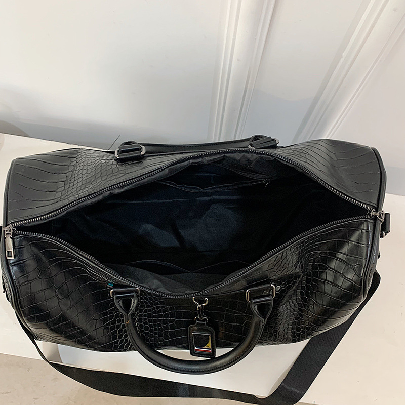 Reisetasche für Herren ⎜ Große Weekender-Tasche in Kroko-Optik mit Schulterriemen und Doppelgriff für stilvolle Reisen