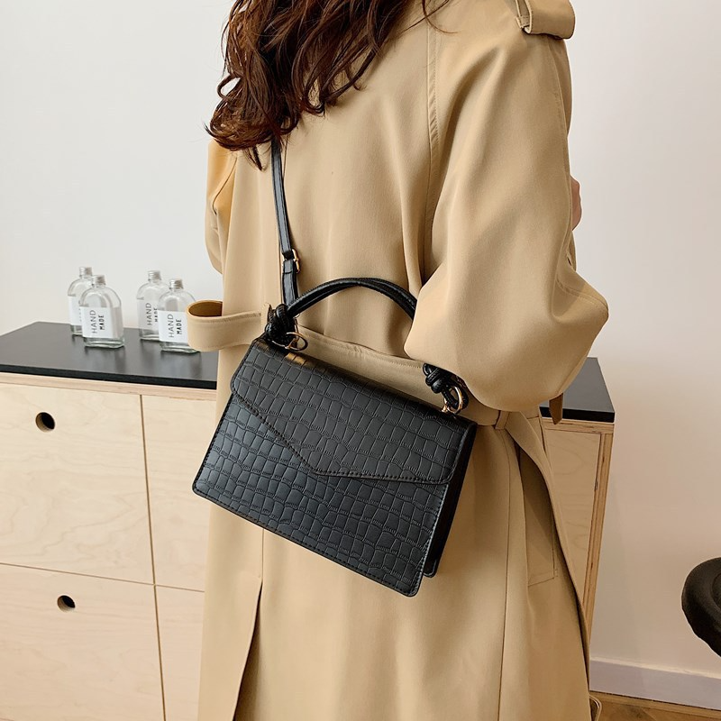 Damen Schultertasche in Lederoptik ⎜ Elegantes Retro-Design mit Tragegriff und verstellbarem Umhängeriemen