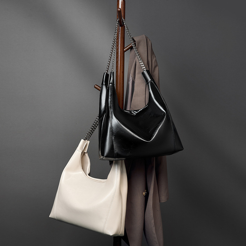 Shopper Tasche für Damen ⎜ Elegante Schultertasche mit Kettengriff und großem Stauraum für Alltag und Ausgehen