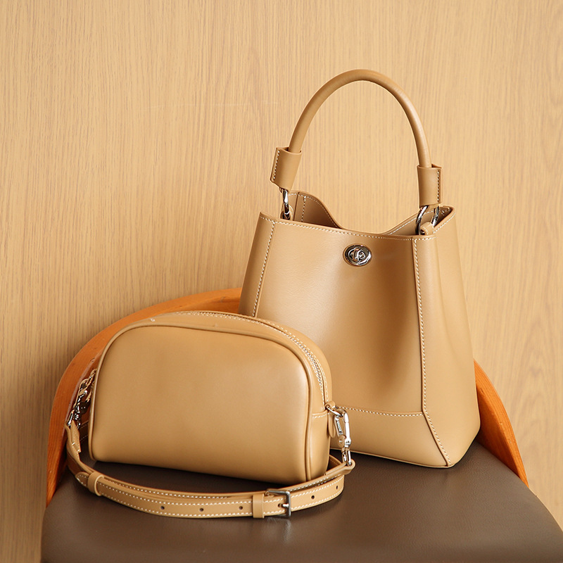 Schultertasche für Damen ⎜ Klassische Umhängetasche aus Leder mit Drehverschluss und stabilem Tragegriff
