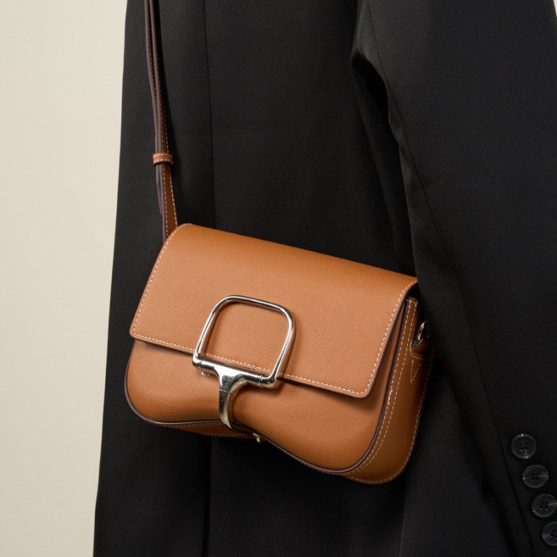 Kleine Damen Umhängetasche ⎜ Elegante Schultertasche mit Praktischem Verschluss und Zeitlosem Design