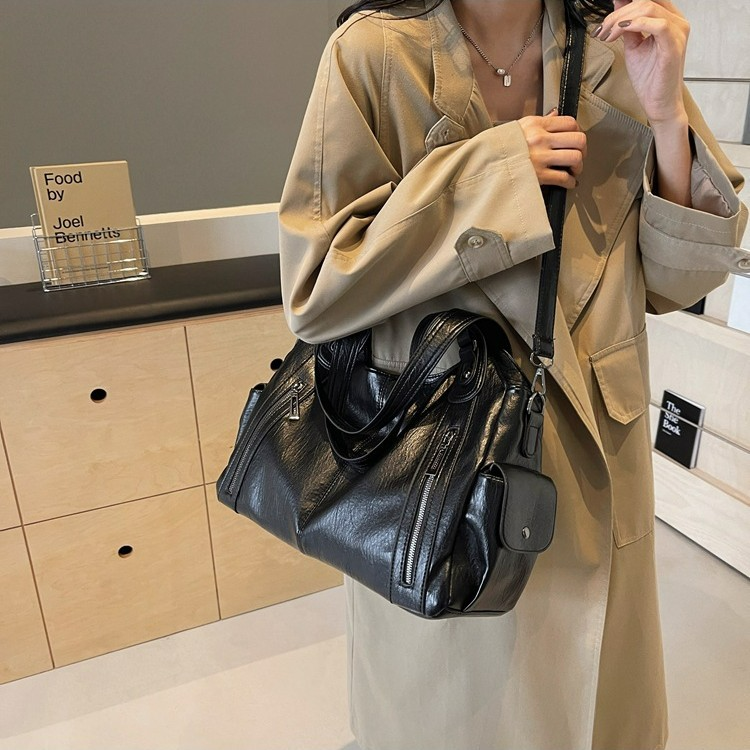 Handtasche für Damen ⎜ Geräumige Schultertasche aus Kunstleder mit Reißverschlüssen für Alltag und Freizeit