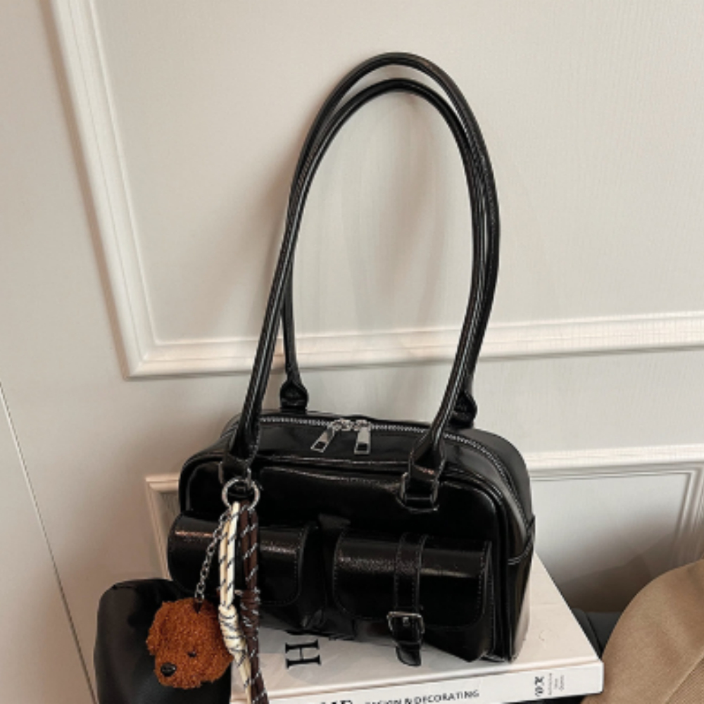 Schultertasche für Damen ⎜ Große Handtasche im modernen Design mit niedlichem Teddy-Anhänger