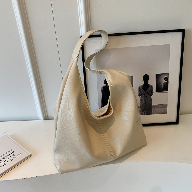 Lässige Schultertasche aus Leder ⎜ Großzügiger Stauraum mit modernem Design für jeden Tag
