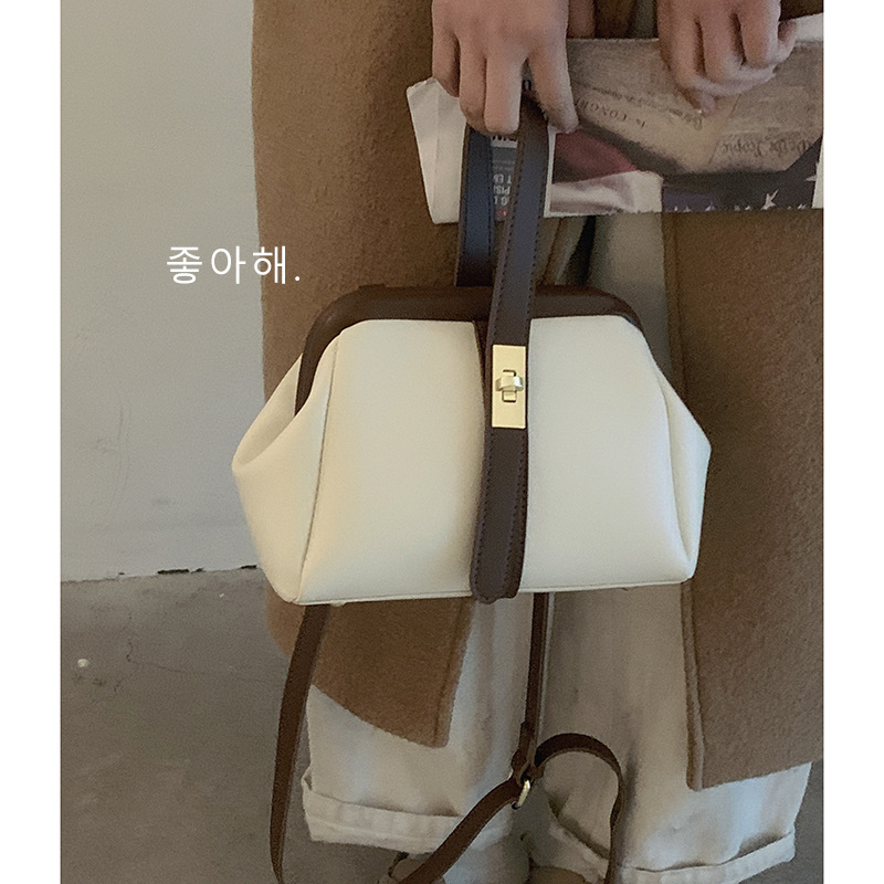 Damen Umhängetasche ⎜ Kompakte Retro-Tasche mit Clipverschluss für Alltag und elegante Outfits