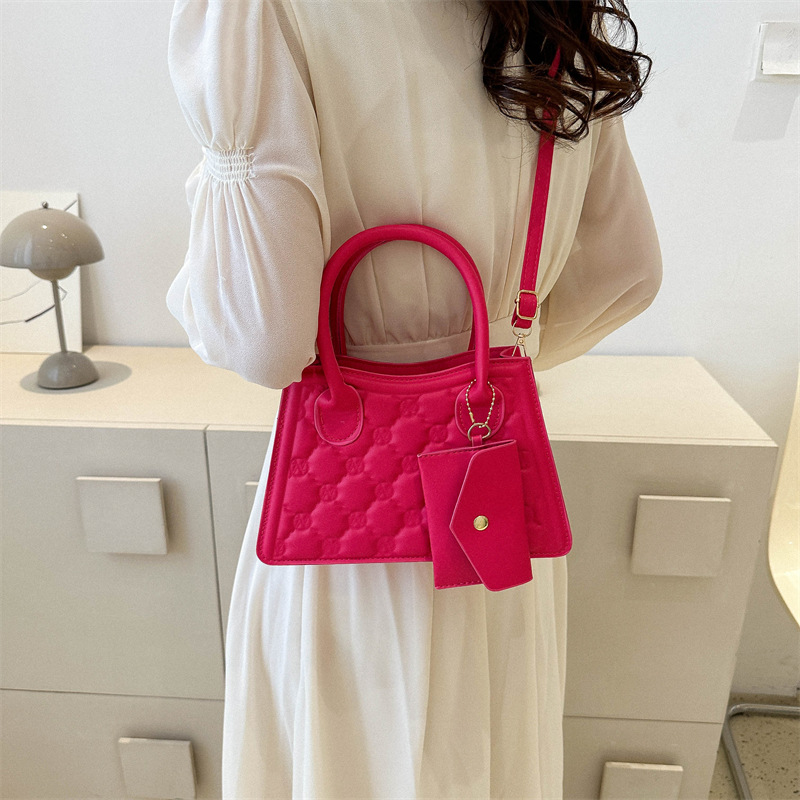 Kleine Umhängetasche für Damen ⎜ Modische Handtasche im quadratischen Design mit praktischer Vorder-Tasche