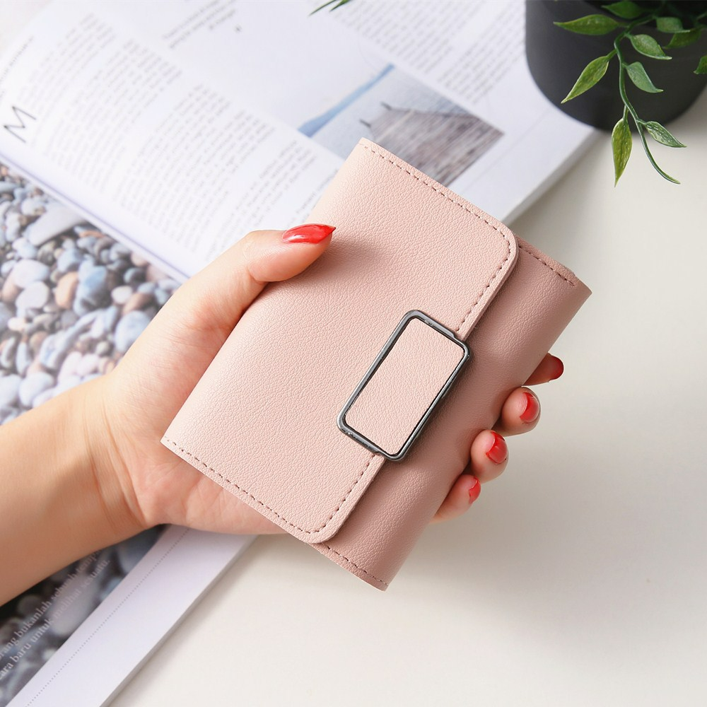 Damen Kurz-Geldbörse im schlichten Design ⎜ Modische Brieftasche mit Steckverschluss und weicher Oberfläche