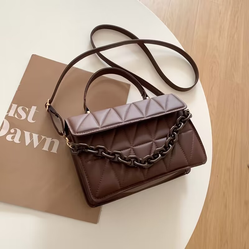 Handtasche für Damen ⎜ Steppdesign mit Kette und Griff für Alltag und Freizeit