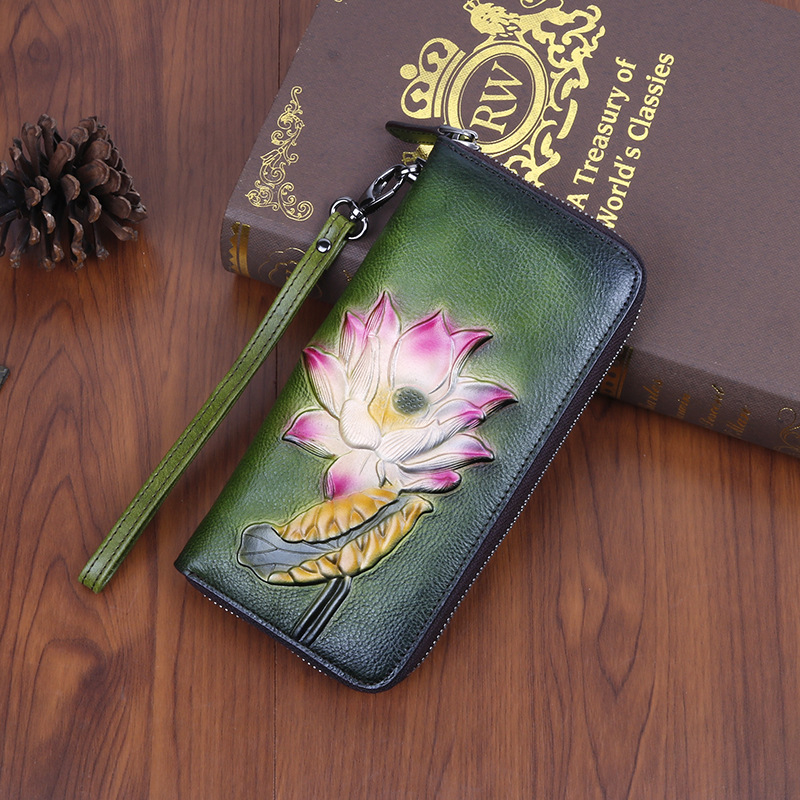 Lange Damen Geldbörse aus Leder ⎜ Retro Clutch mit Lotus-Prägung und vielen Kartenfächern