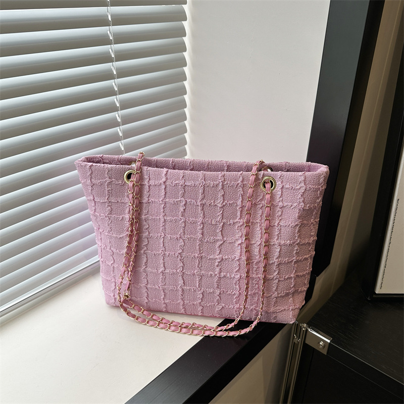 Schultertasche für Damen ⎜ Elegante Handtasche mit Kettenriemen und großem Stauraum für Alltag und Büro