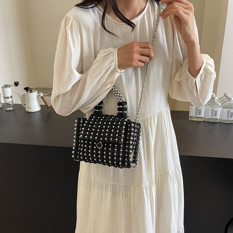 Perlenumhängetasche für Damen ⎜ Elegantes Design mit Kunstperlen und abnehmbarem Schulterriemen