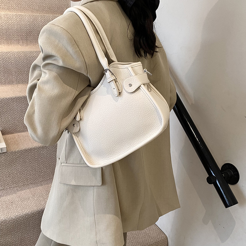 Handtasche für Damen aus Kunstleder ⎜ Vielseitige Schultertasche im schlichten Design für Alltag und Büro
