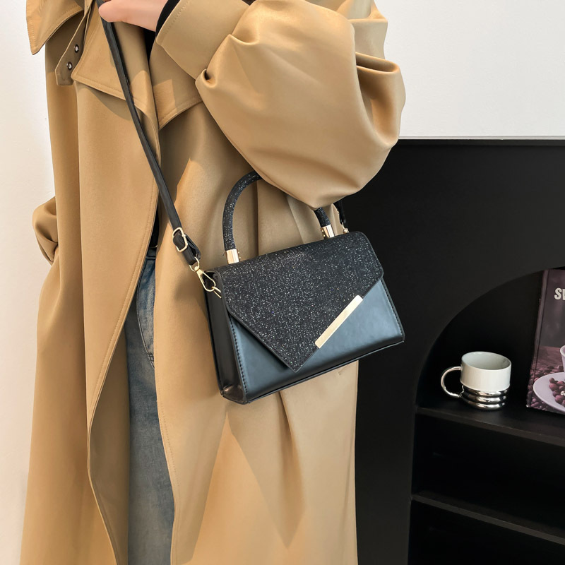 Handtasche für Damen ⎜ Elegantes Design mit funkelnden Strasssteinen und abnehmbarem Schulterriemen