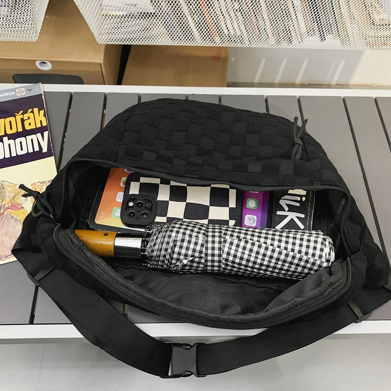 Brusttasche für Damen und Herren ⎜ Stylische Umhängetasche mit Karomuster und viel Stauraum für unterwegs