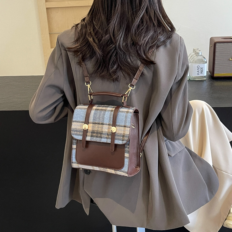 Damen Rucksack im Retro-Stil ⎜ Karierter Tagesrucksack mit großem Stauraum für Alltag und Reisen