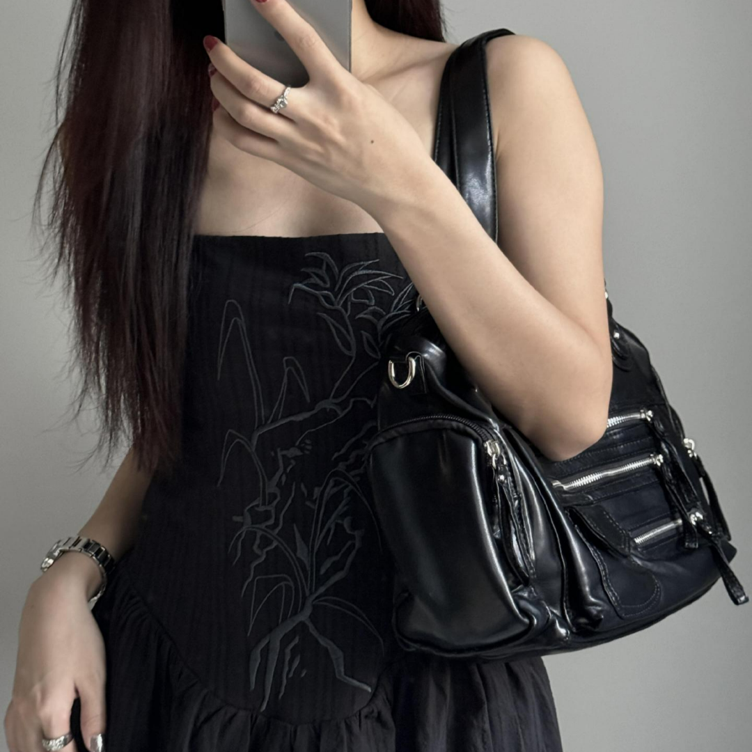 Moderne Damen Schultertasche ⎜ Vielseitige Umhängetasche aus Kunstleder mit mehreren Reißverschlussfächern