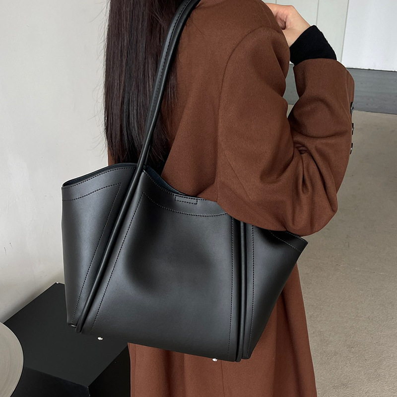 Damen Schultertasche aus Echtleder ⎜ Große Tragetasche mit Eleganter Form und Langen Tragegriffen