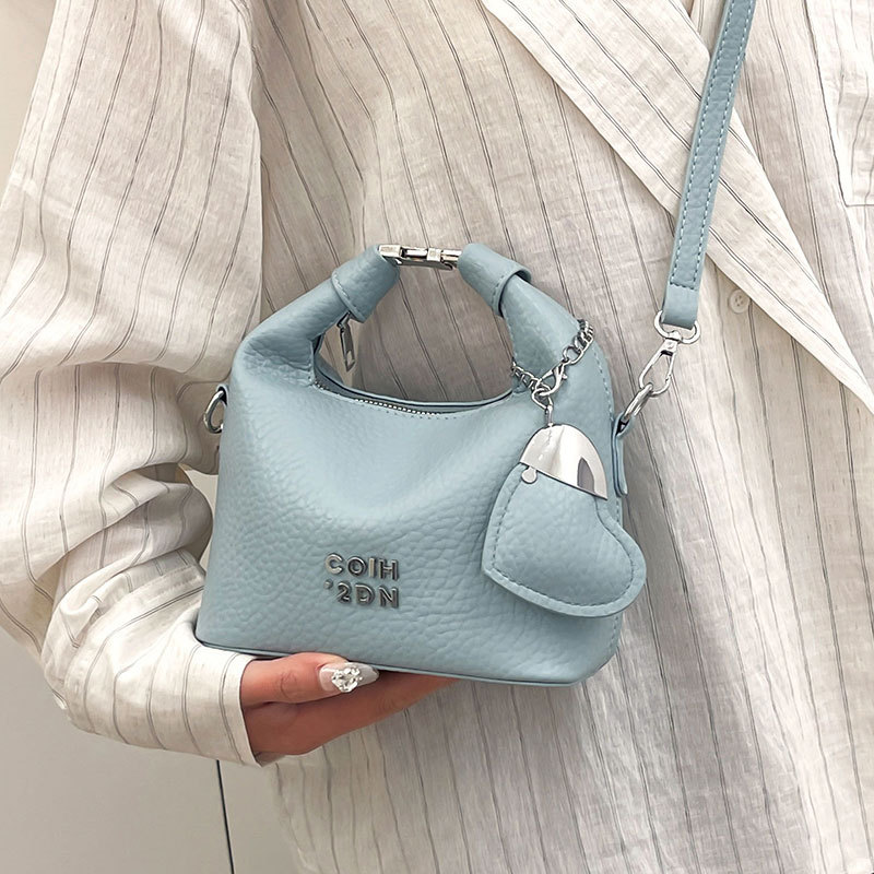 Handtasche im Litchi-Design ⎜ Trendige Umhängetasche aus Leder mit Reißverschluss und Modernem Look