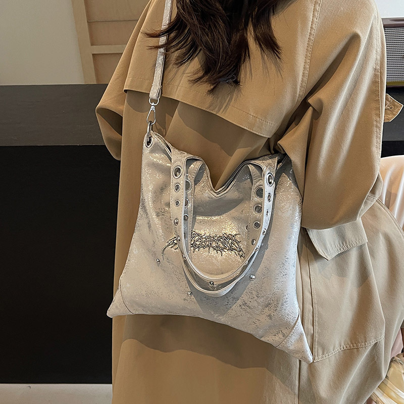 Schultertasche für Damen ⎜ Große Kapazität mit trendigem Look und verstellbarem Riemen für Alltag