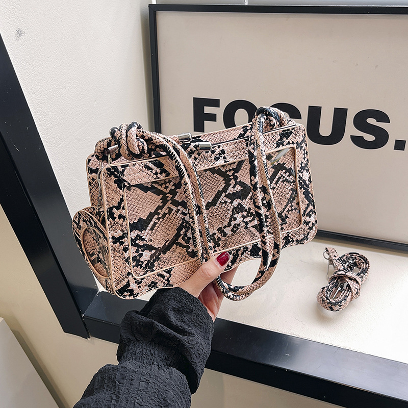 Umhängetasche für Damen ⎜ Stylische Crossbody-Tasche mit Schlangenmuster und transparentem Design-Element