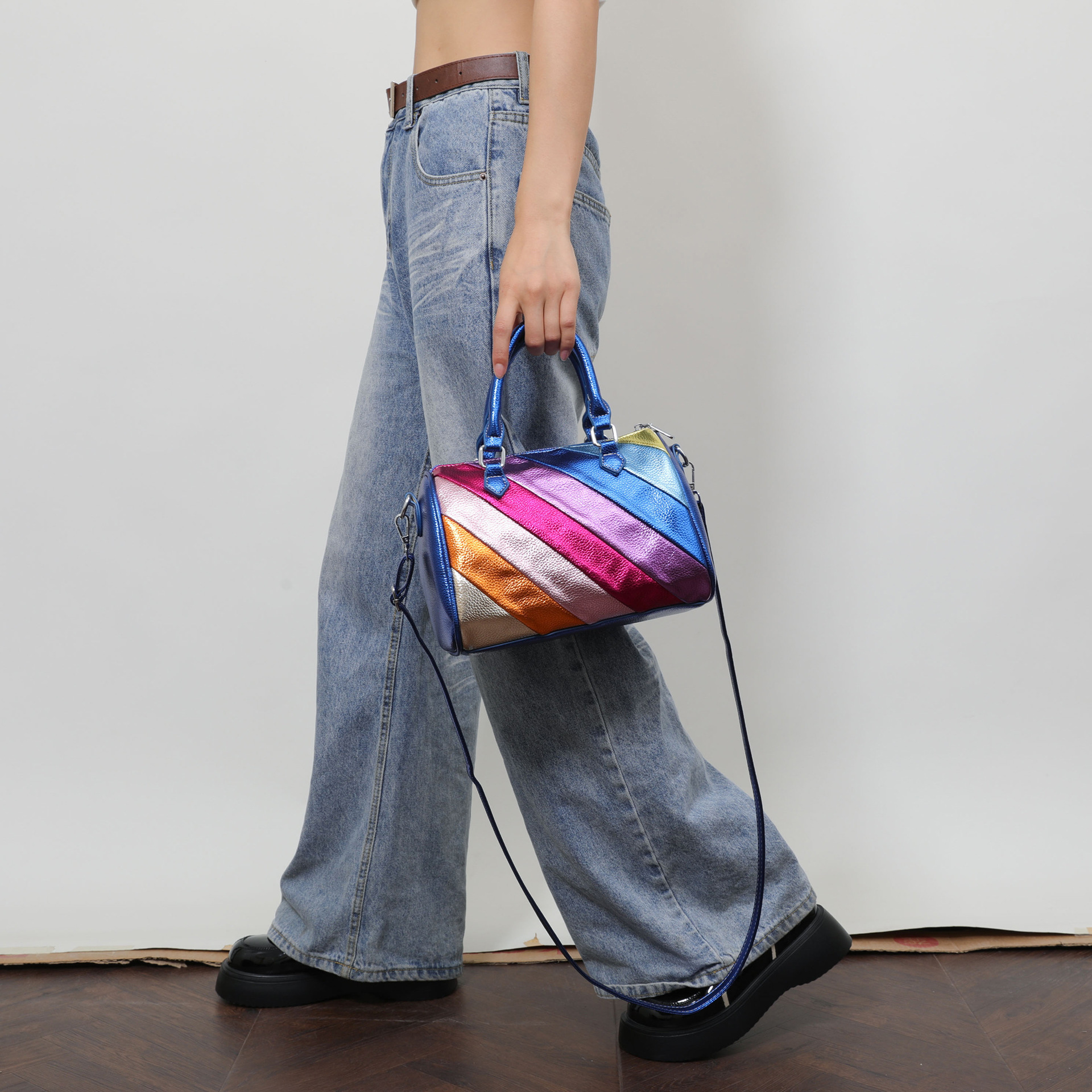 Handtasche für Damen ⎜ Bunte Schultertasche mit Kontrastdesign und viel Stauraum