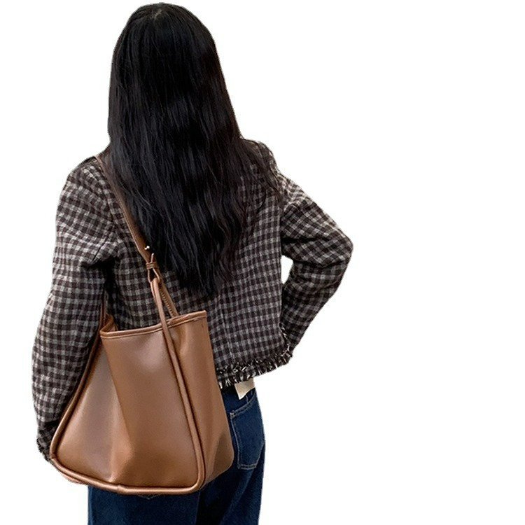 Große Schultertasche für Damen ⎜ Weiches Leder mit geräumigem Innenraum für Alltag und Reisen