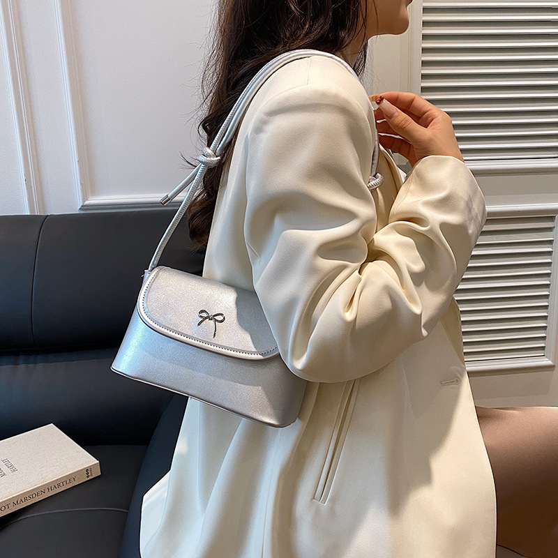 Damen Umhängetasche ⎜ Vielseitige Tasche mit Schleifendetail für Alltag und Freizeit
