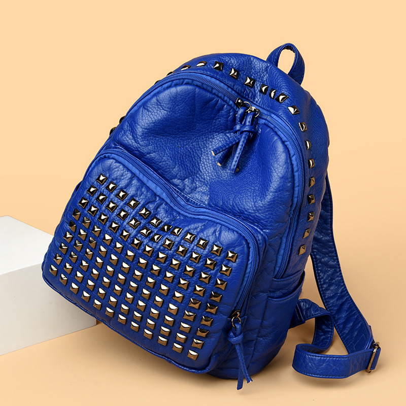 Damen Rucksack mit Nieten ⎜ Robuster Cityrucksack aus Kunstleder mit großer Kapazität für Reisen und Alltag