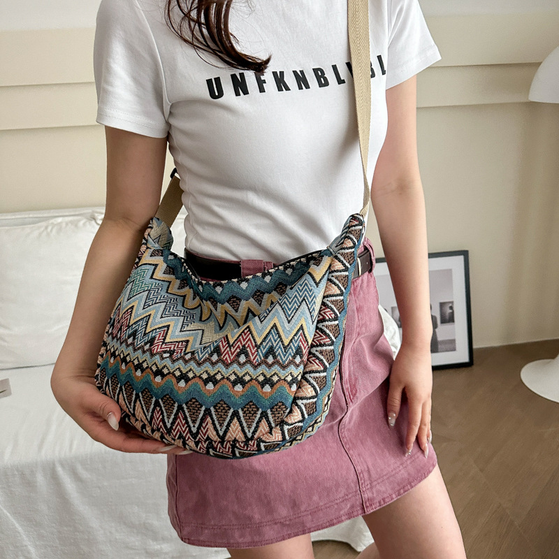 Damen Schultertasche ⎜ Geräumige Umhängetasche mit Ethno-Muster und Breitem Tragegurt