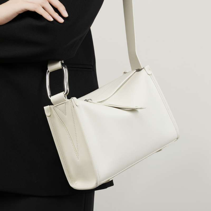 Damen Umhängetasche ⎜ Geräumige Schultertasche aus Leder mit modernem Design und verstellbarem Riemen
