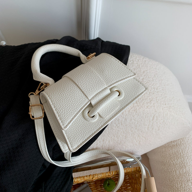 Mini-Umhängetasche für Damen ⎜ Modische Handtasche mit elegantem Design für Alltag und besondere Anlässe