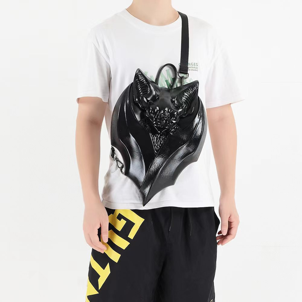 Gothic-Style Fledermaus-Brusttasche ⎜ Dunkles Design für Einen Einzigartigen, Auffälligen Look