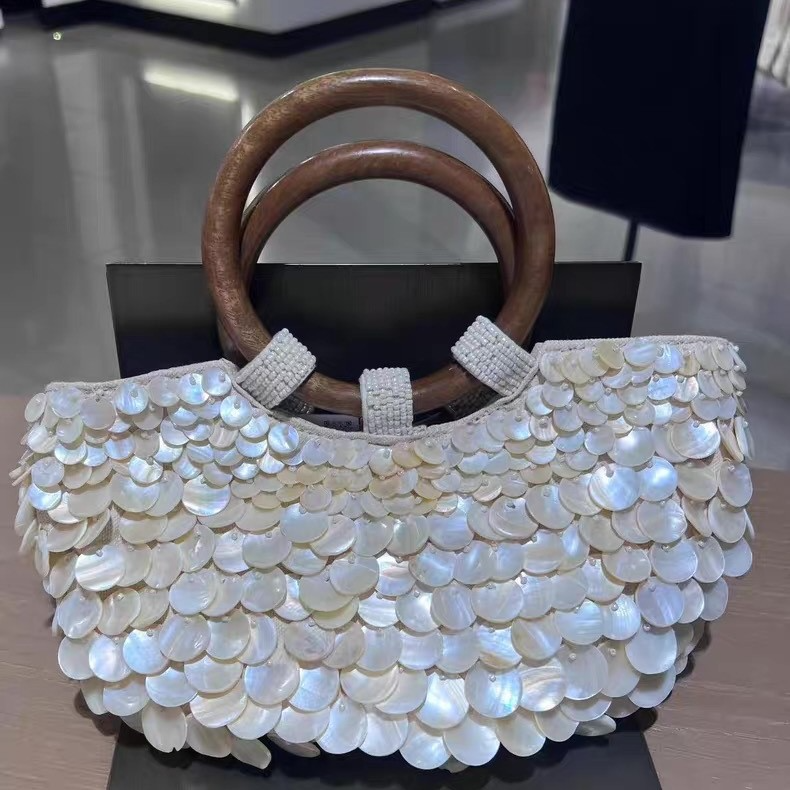 Handtasche aus Muscheln ⎜ Elegante Damen Tasche mit Holzgriffen und handgefertigten Details